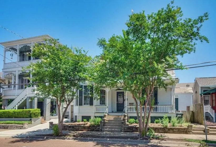 Charming Historic Cottage In Downtown Natchez!