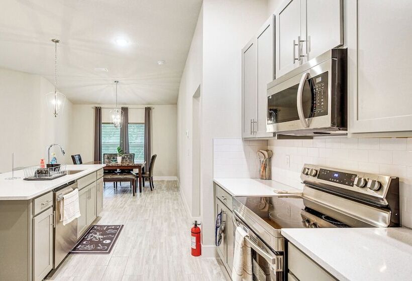 Chic Palm Coast Retreat ~ 10 Mi To Flagler Beach