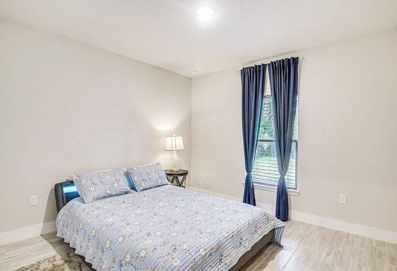 Chic Palm Coast Retreat ~ 10 Mi To Flagler Beach