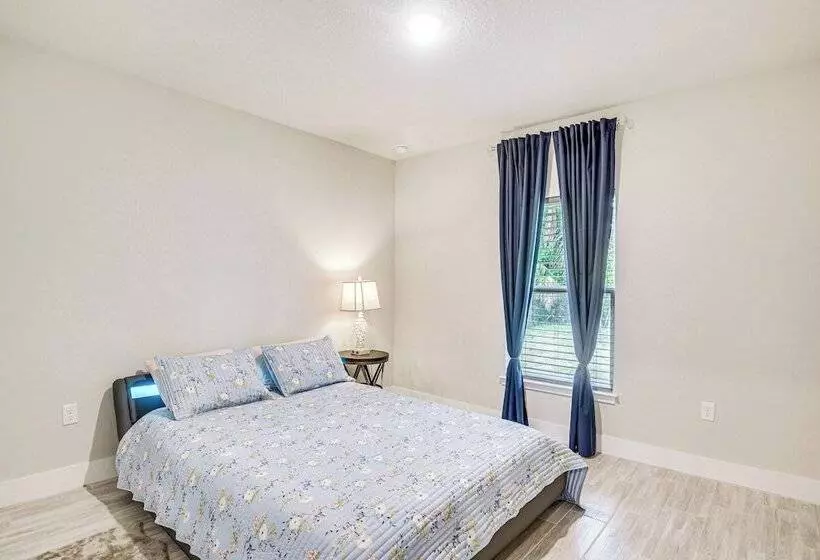 Chic Palm Coast Retreat ~ 10 Mi To Flagler Beach