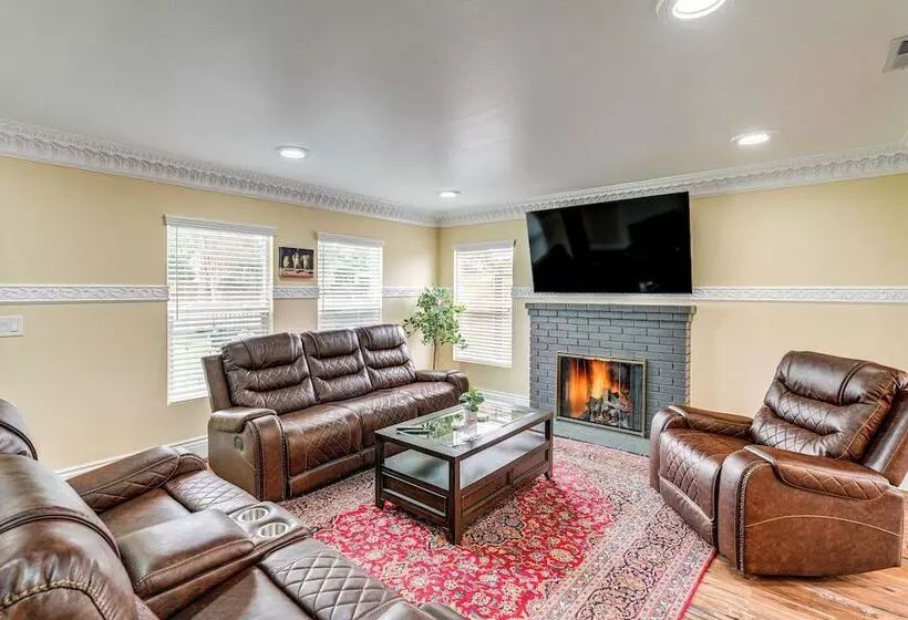 Del Rey Oaks Vacation Home W/ Mini Golf Course!