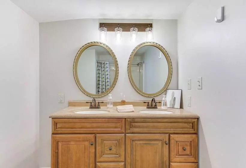 Expansive Florence Home ~ 6 Mi To Downtown!