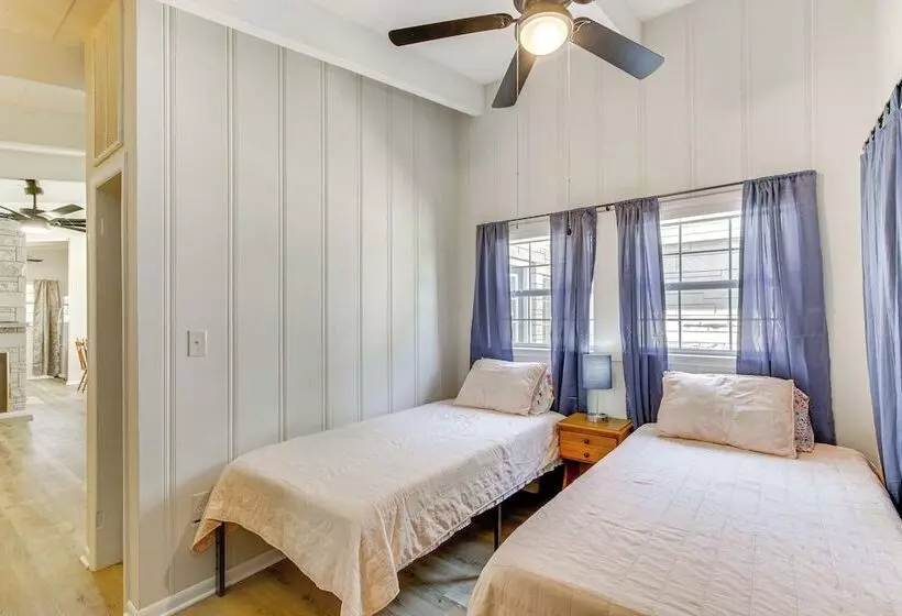 Expansive Florence Home ~ 6 Mi To Downtown!