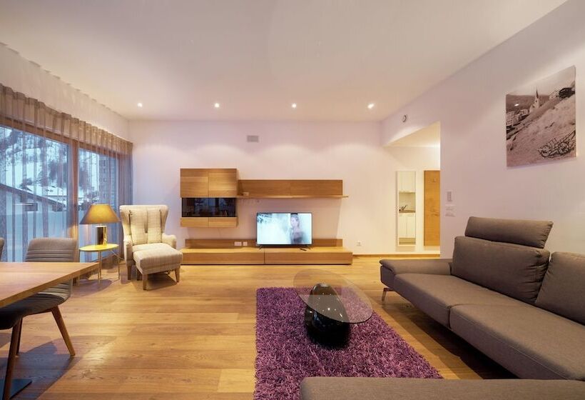 هتل Grischuna Mountain Lodge