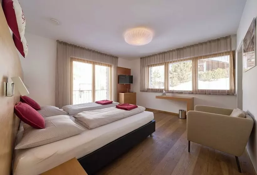 Hotelli Grischuna Mountain Lodge