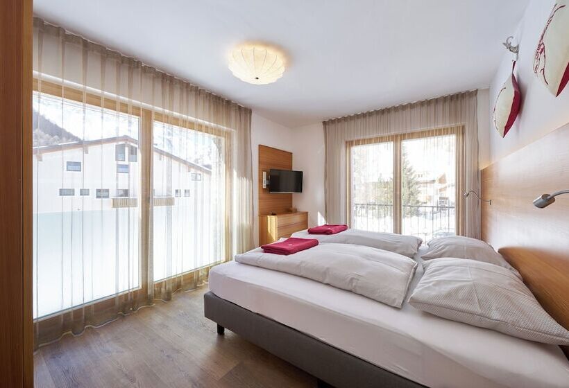 هتل Grischuna Mountain Lodge