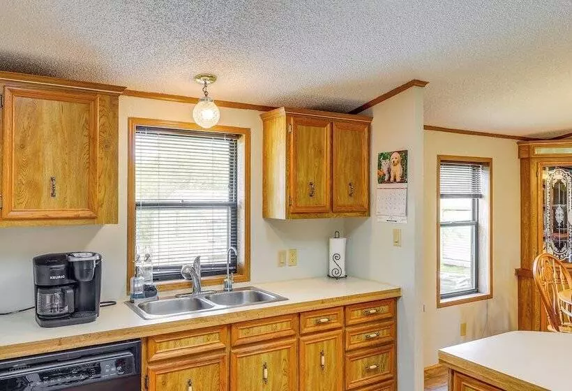 Kadoka Home ~ 22 Mi To Badlands National Park!