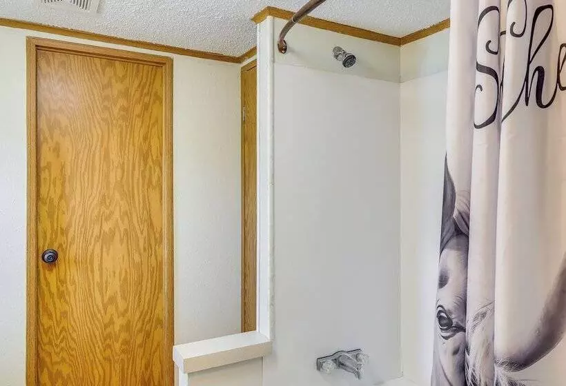 Kadoka Home ~ 22 Mi To Badlands National Park!