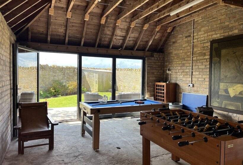 Luxury Northumberland Cottage Near Beach Sleeps 8