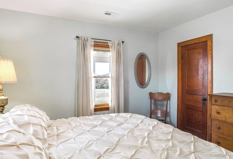 Milton Valley Stay W/ Valley View & Porch Swing!