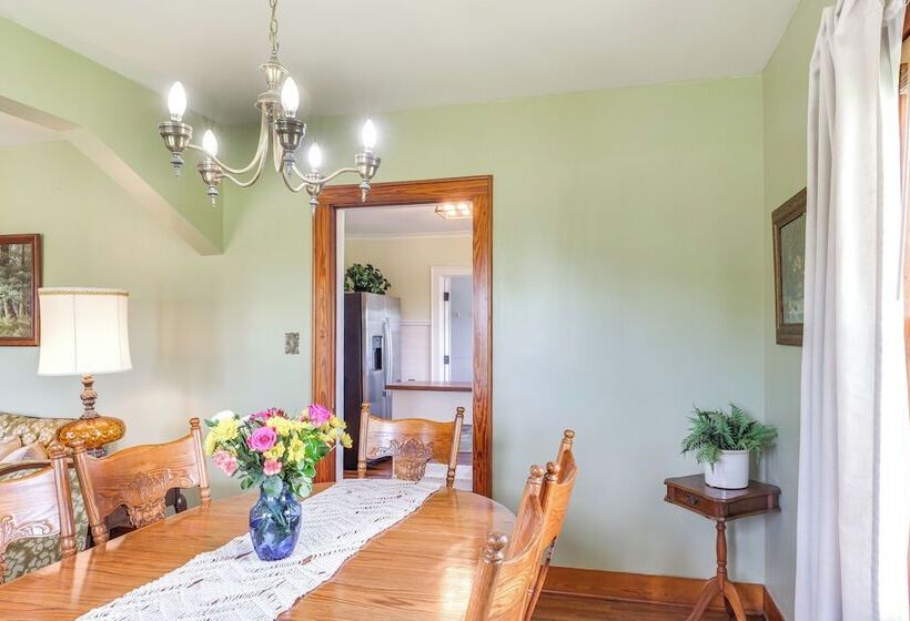 Milton Valley Stay W/ Valley View & Porch Swing!