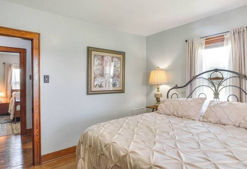 Milton Valley Stay W/ Valley View & Porch Swing!