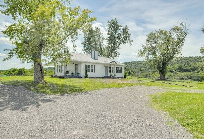 Milton Valley Stay W/ Valley View & Porch Swing!