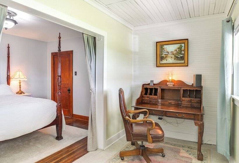 Milton Valley Stay W/ Valley View & Porch Swing!