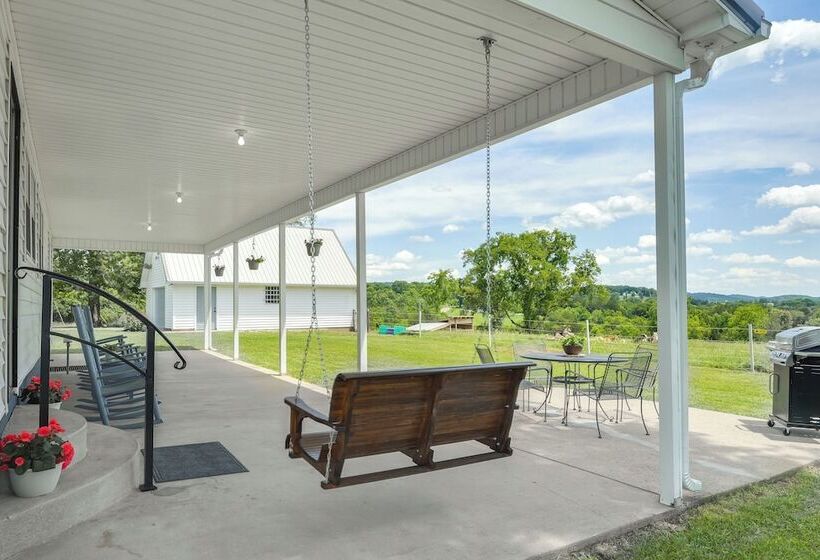 Milton Valley Stay W/ Valley View & Porch Swing!