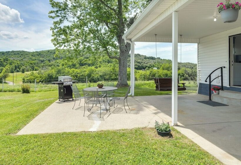 Milton Valley Stay W/ Valley View & Porch Swing!