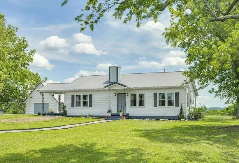 Milton Valley Stay  W/ Valley View & Porch Swing!