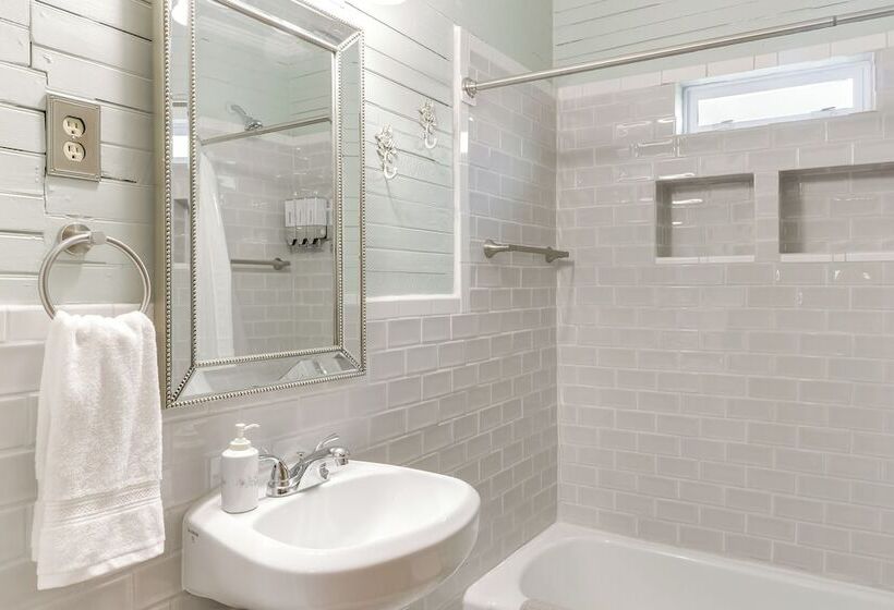 Milton Valley Stay W/ Valley View & Porch Swing!