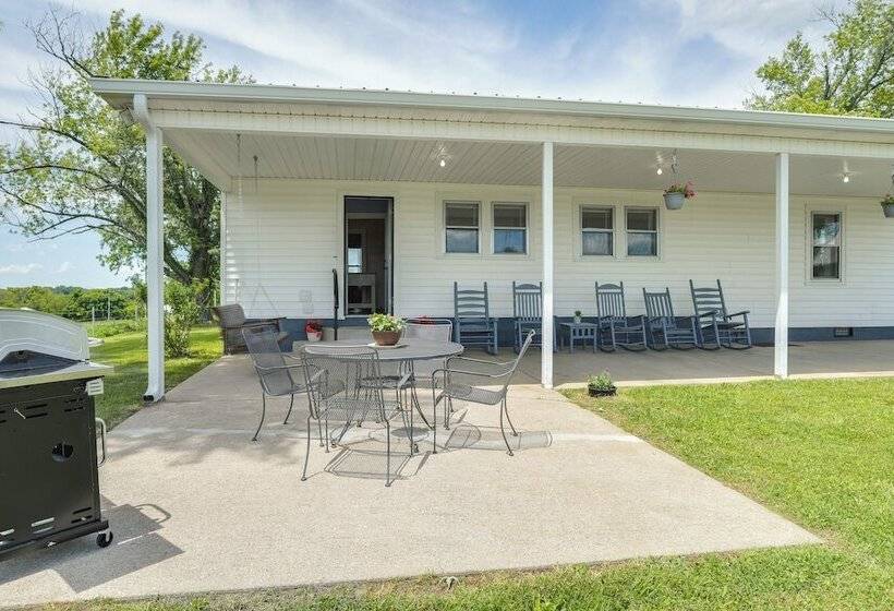 Milton Valley Stay W/ Valley View & Porch Swing!