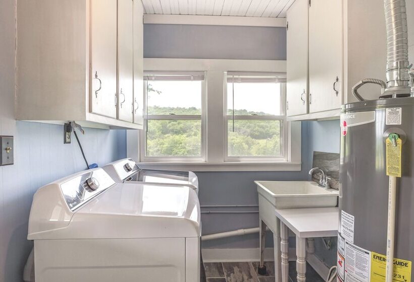 Milton Valley Stay W/ Valley View & Porch Swing!