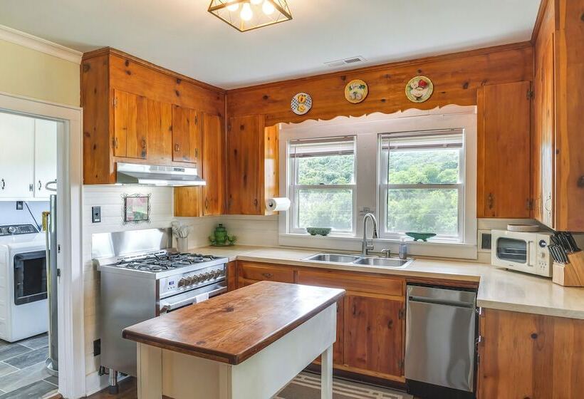 Milton Valley Stay W/ Valley View & Porch Swing!