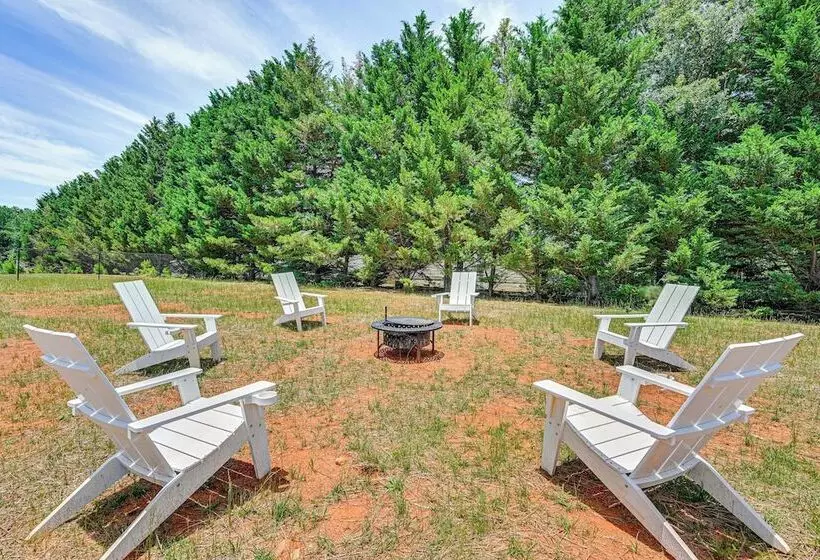 Modern Anderson Home W/ Fire Pit & Grill
