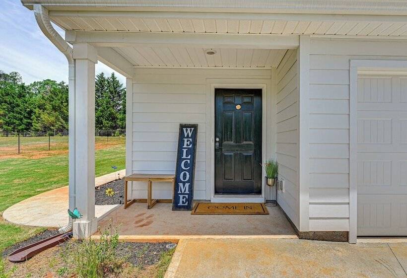 Modern Anderson Home W/ Fire Pit & Grill