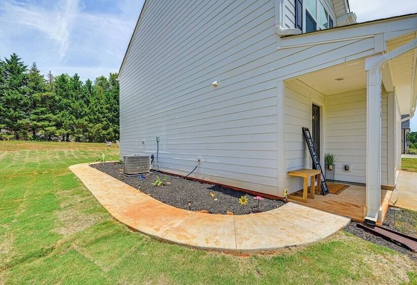 Modern Anderson Home W/ Fire Pit & Grill