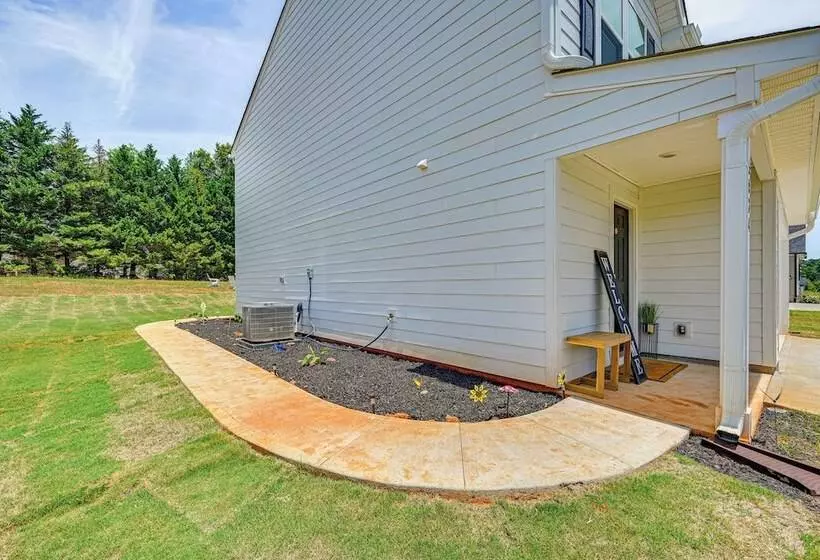 Modern Anderson Home W/ Fire Pit & Grill