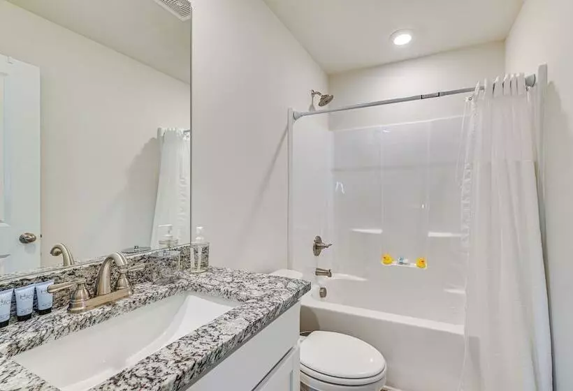 Modern Anderson Home W/ Fire Pit & Grill