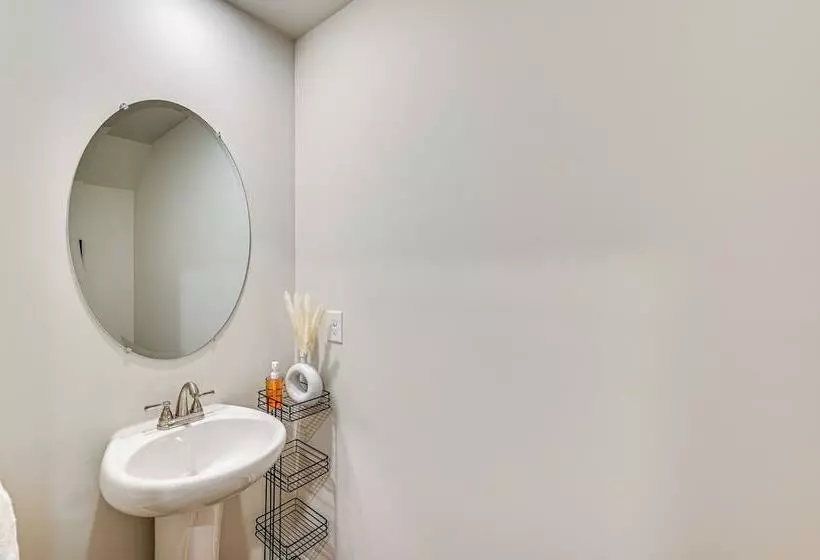 Modern Anderson Home W/ Fire Pit & Grill