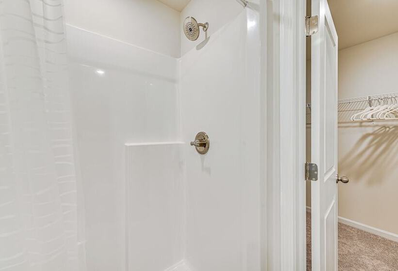 Modern Anderson Home W/ Fire Pit & Grill