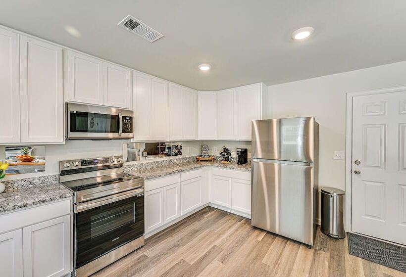 Modern Anderson Home W/ Fire Pit & Grill