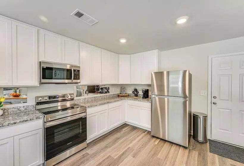 Modern Anderson Home W/ Fire Pit & Grill