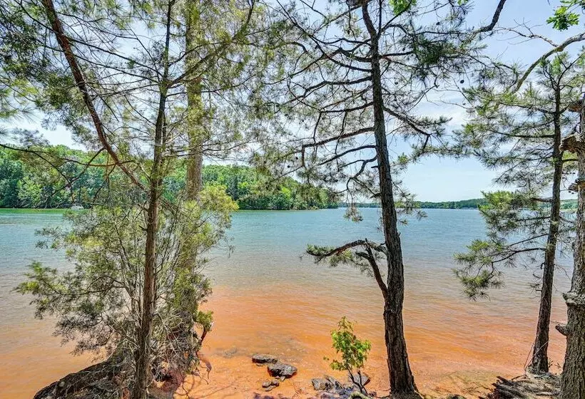 Modern Anderson Home W/ Fire Pit & Grill