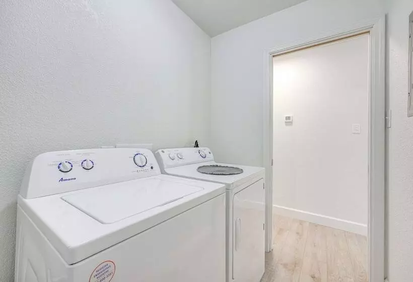 Modern Seguin Home: Steps To Trails & Park West!