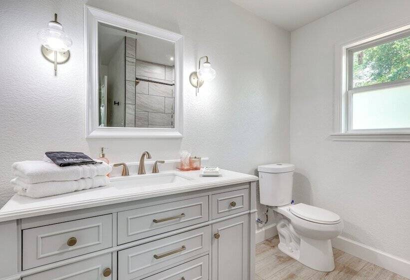 Modern Seguin Home: Steps To Trails & Park West!