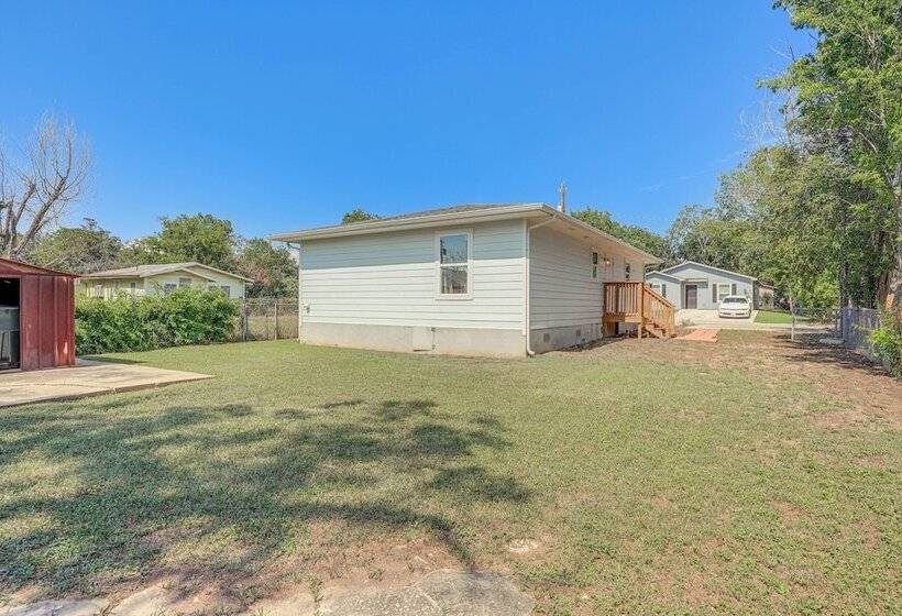 Modern Seguin Home: Steps To Trails & Park West!