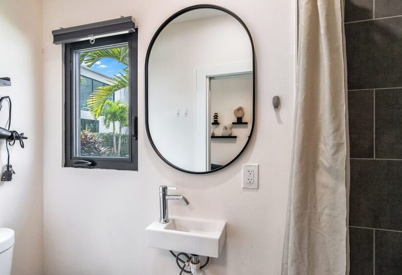 Palm Paradise Retreat Sleeps 4