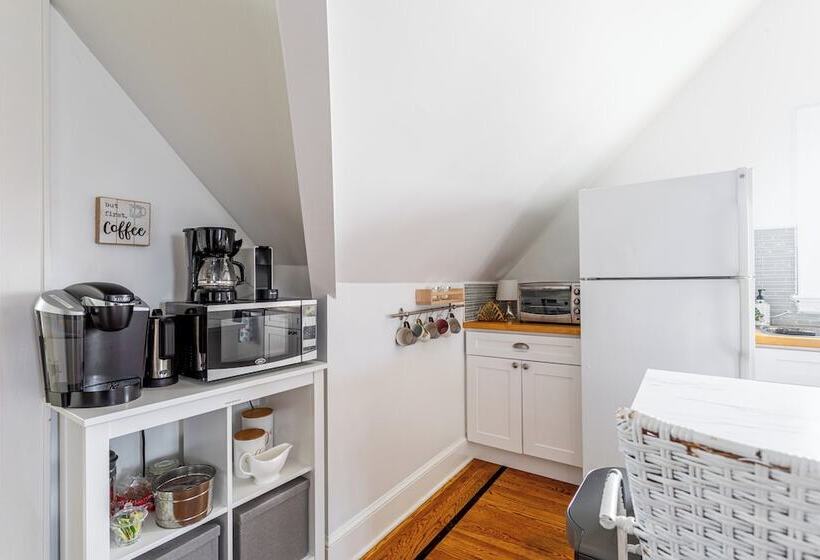 Пансион Linwood Whole House