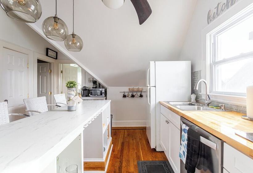 Пансион Linwood Whole House