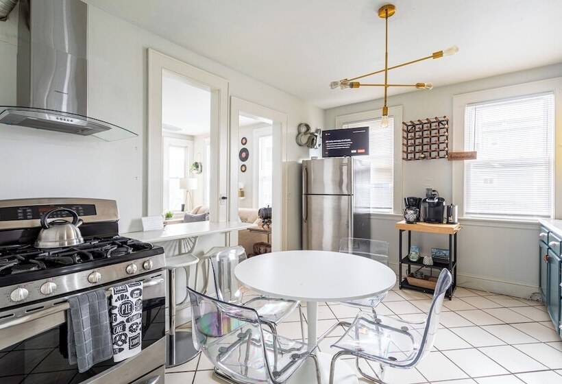 Пансион Linwood Whole House