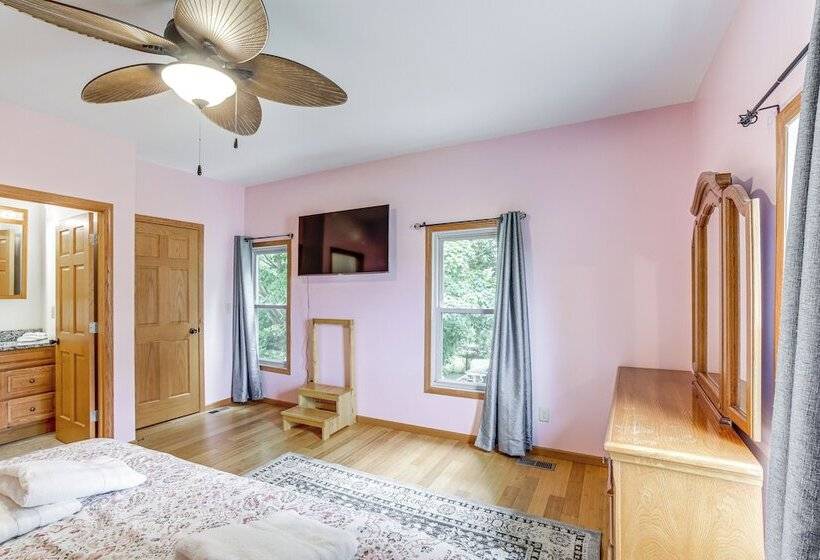 Near Saugatuck Dunes: Pet Friendly Fennville Home!