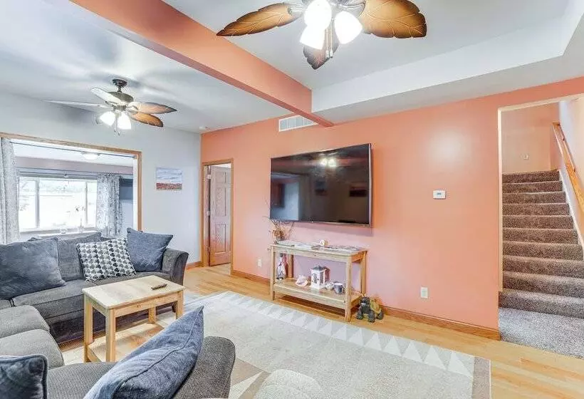 Near Saugatuck Dunes: Pet Friendly Fennville Home!