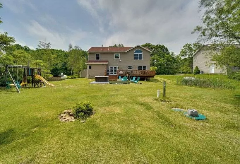 1 Mi To Lakes: Family Pocono Home W/ Fire Pits!