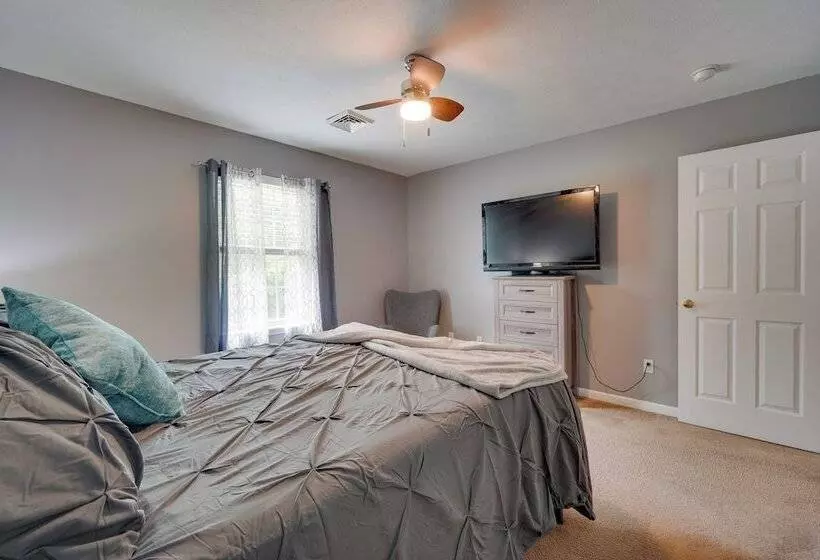 1 Mi To Lakes: Family Pocono Home W/ Fire Pits!