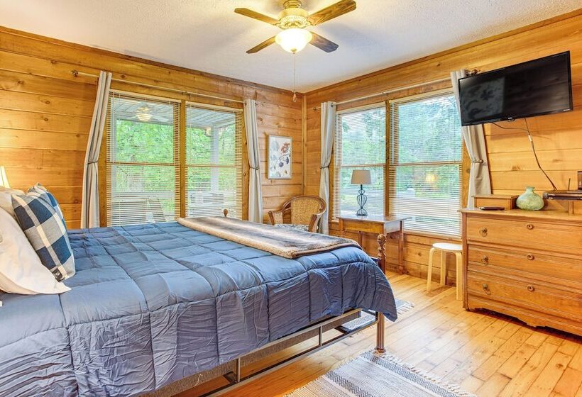 Suches Creekside Cottage W/ Deck & Bbq Grill!