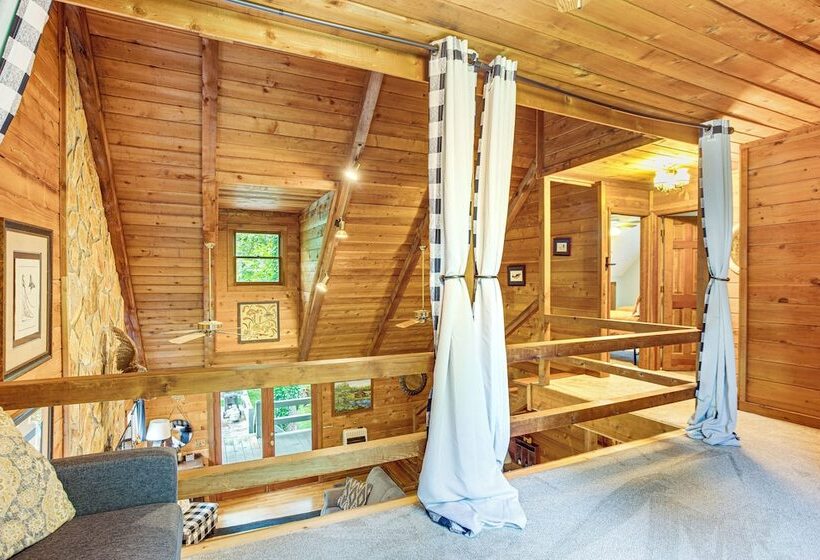 Suches Creekside Cottage W/ Deck & Bbq Grill!