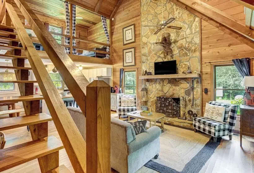 Suches Creekside Cottage W/ Deck & Bbq Grill!