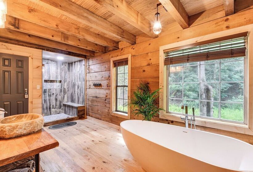 The Cabin At Dukes Creek W/ Fire Pit & Hot Tub!